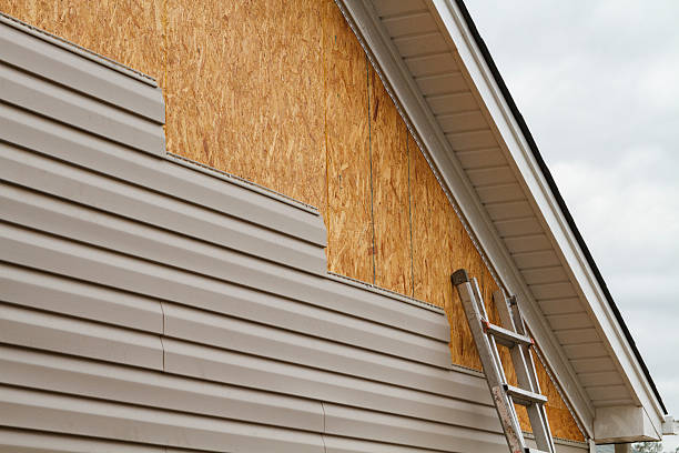 Professional Vinyl Siding technician working in Woodbury, MN